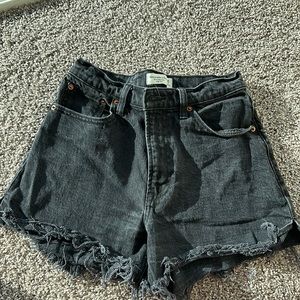 Abercrombie 4in high rise mom short